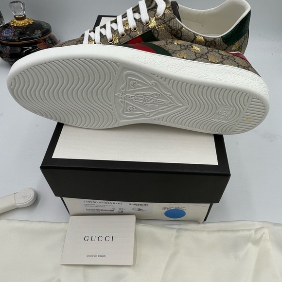 Men's Gucci, ace GG Supreme sneakers with bee detailing size 9.5 made in Italy - Picture 7 of 11